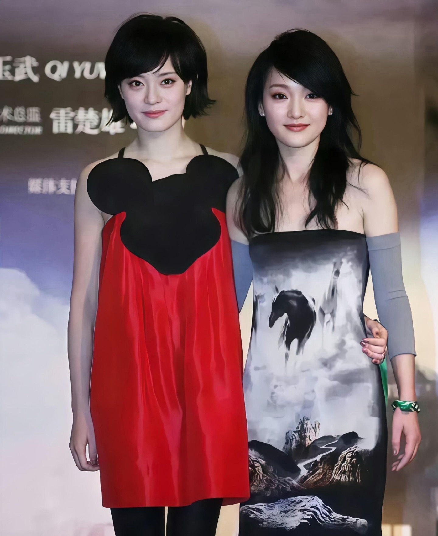 2008年，26岁的孙俪和34岁的周迅，甄嬛如懿经典同框