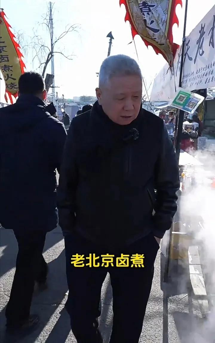 马未都国内知名的收藏大家，有着自己的博物馆，里面的宝贝都堪称世界级，种类繁多