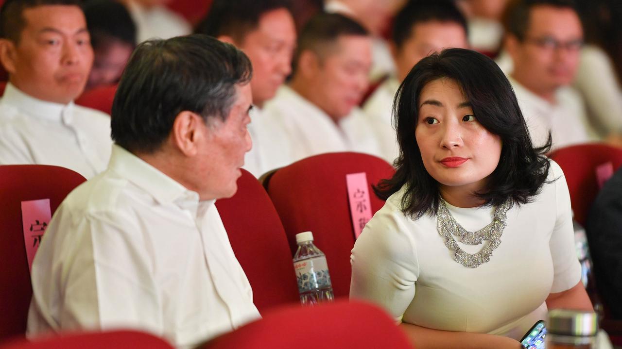 娃哈哈集团董事长宗馥莉突然多了2个弟弟和1个妹妹争夺18亿家族信托遗产，竟然有这