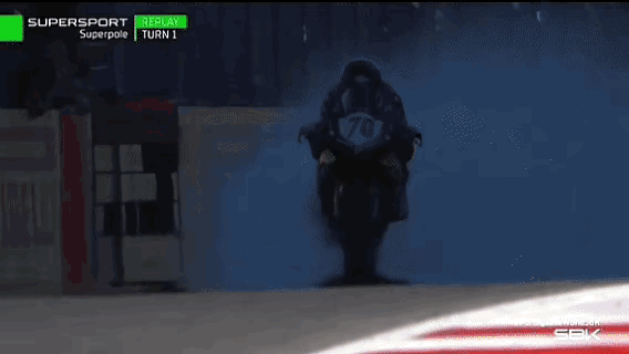 在这次wsbk葡萄牙站的时候，一辆杜卡迪v2全力追张雪机车820RR的时候，直接