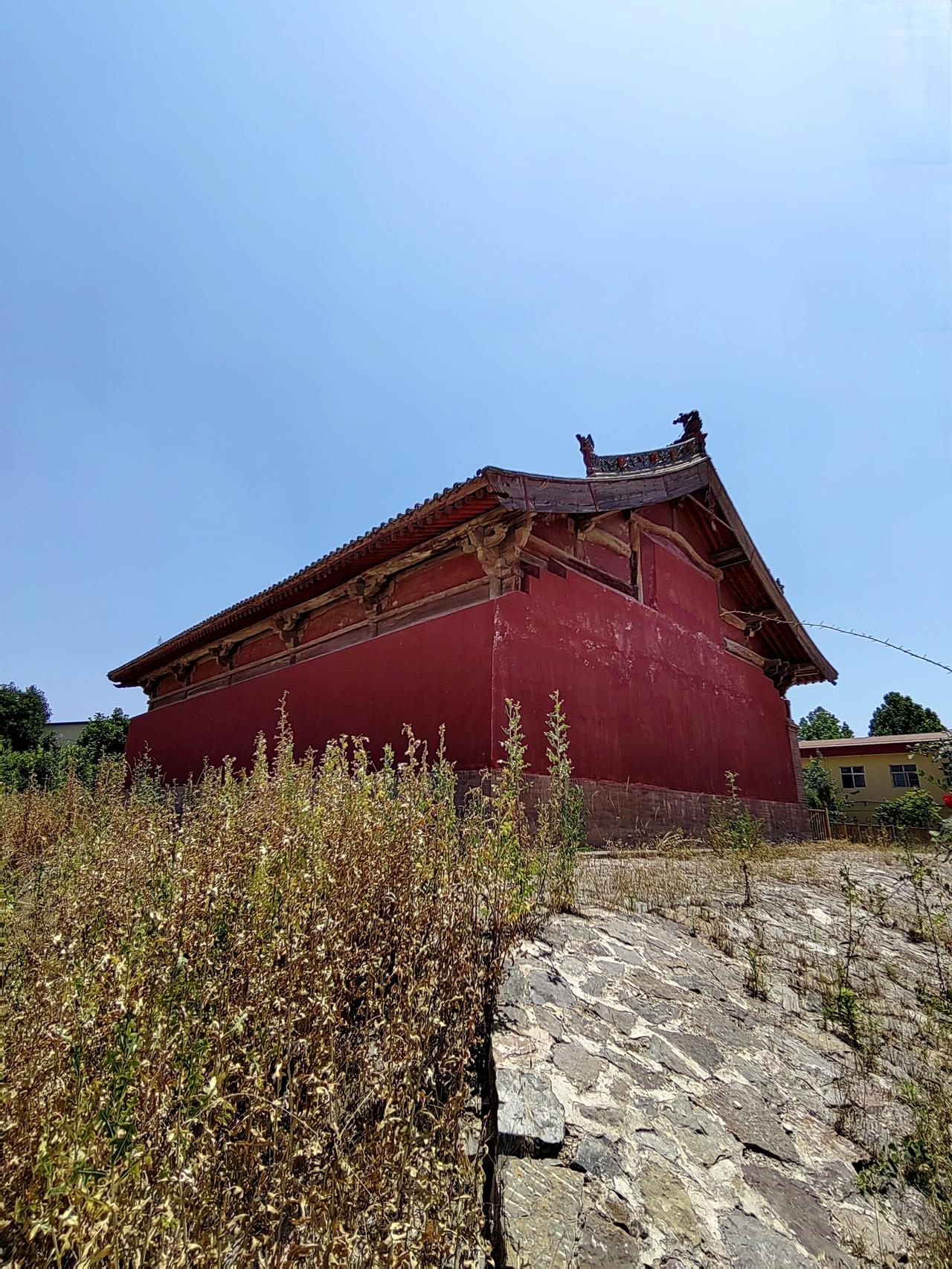 山西绛县景云宫玉皇殿位于绛县横水镇灌底堡村景云初中校园内，适当的时候是可以登