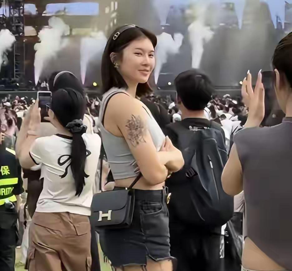 吴艳妮从2015年开始算正式出道，历经雅加达和杭州2届亚运会，却都是0金0银0铜