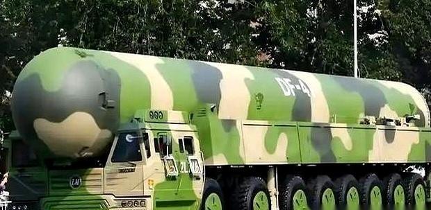 很多人都问，东风41要是飞过别的国家，人家一发导弹不就给它打下来了？东风41用