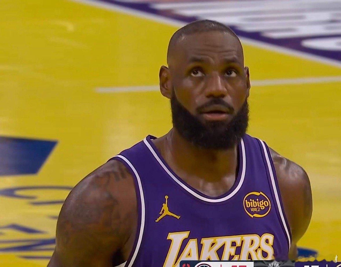 湖人爆冷不敌快船，赛后听完徐鲸鱼老师的点评，我恍然大悟。1.詹姆斯狂砍36分，从