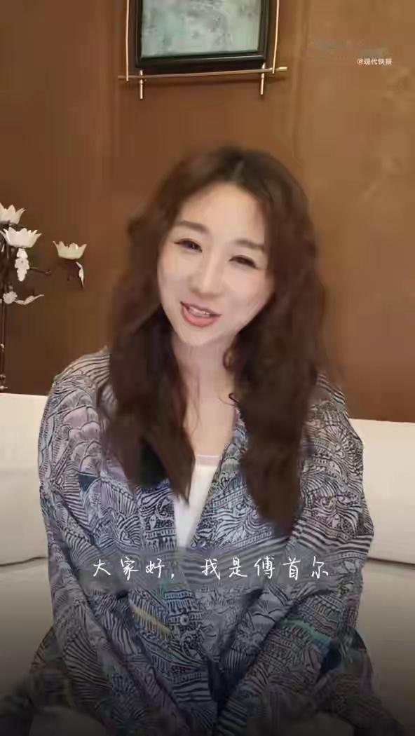 还是更喜欢原来微胖圆润可爱的傅首尔，再说那时候傅首尔也并没有多胖。现在瘦了的傅首