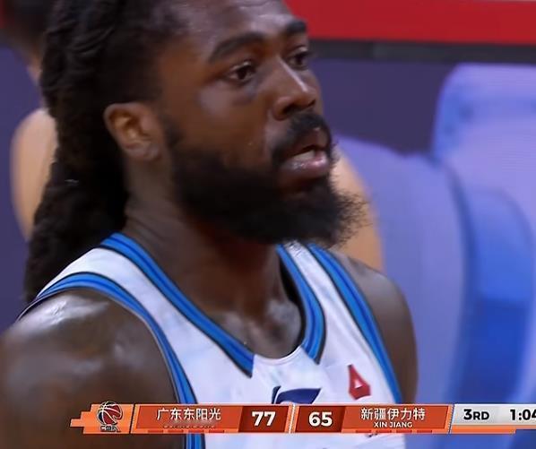 新疆队的外援哈里斯现在怎么这么拉了？他在NBA时挺厉害的，身体对抗很强的，现在怎