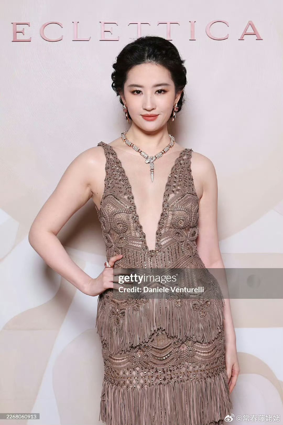 天仙的脸是85花唯一没有医美痕迹的吧，除了身材依然圆润。你们喜欢她这种脸还是其他