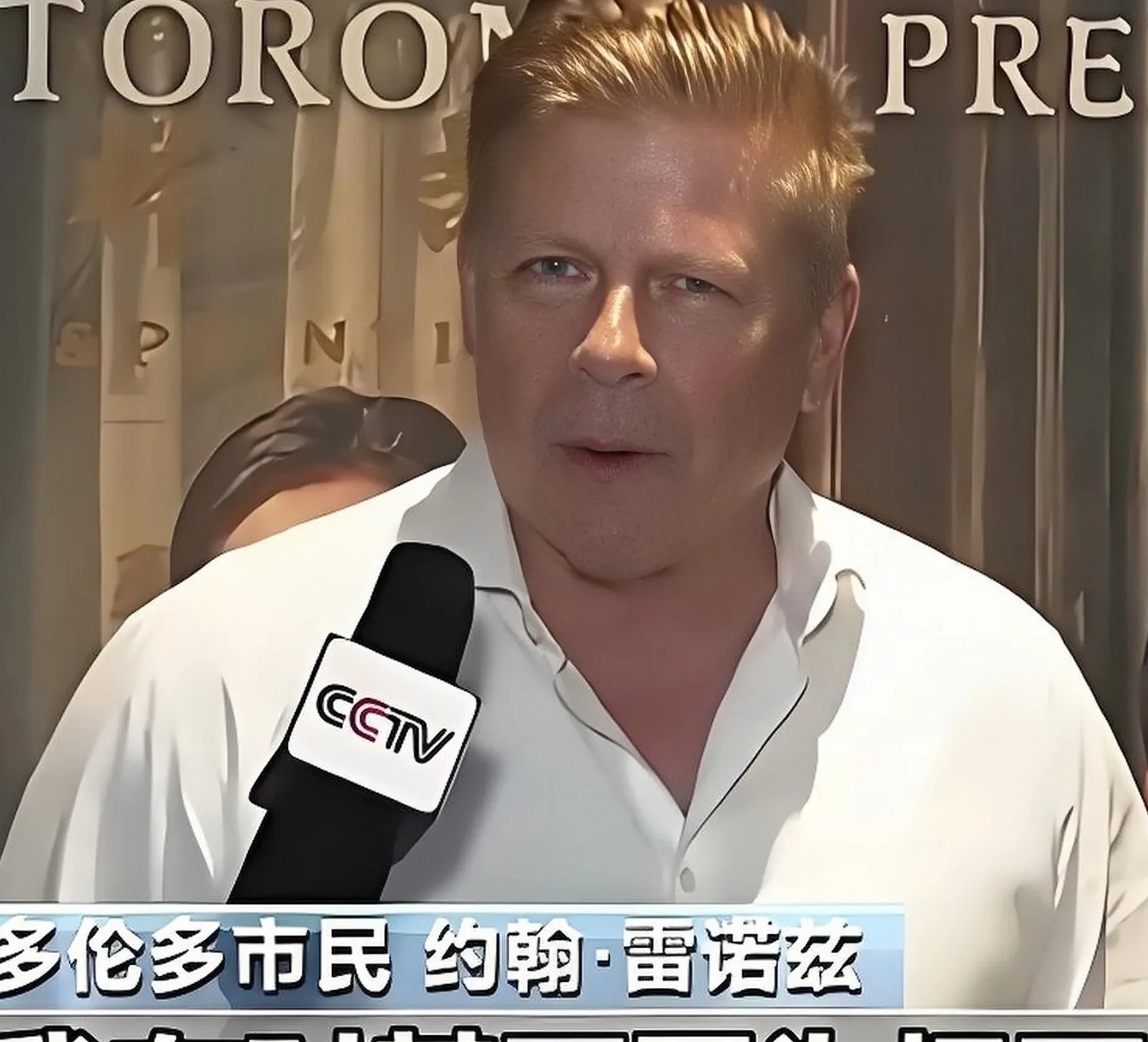 8月7日，《南京照相馆》在加拿大多地上映，看完电影的多伦多市民约翰·雷诺兹，他在