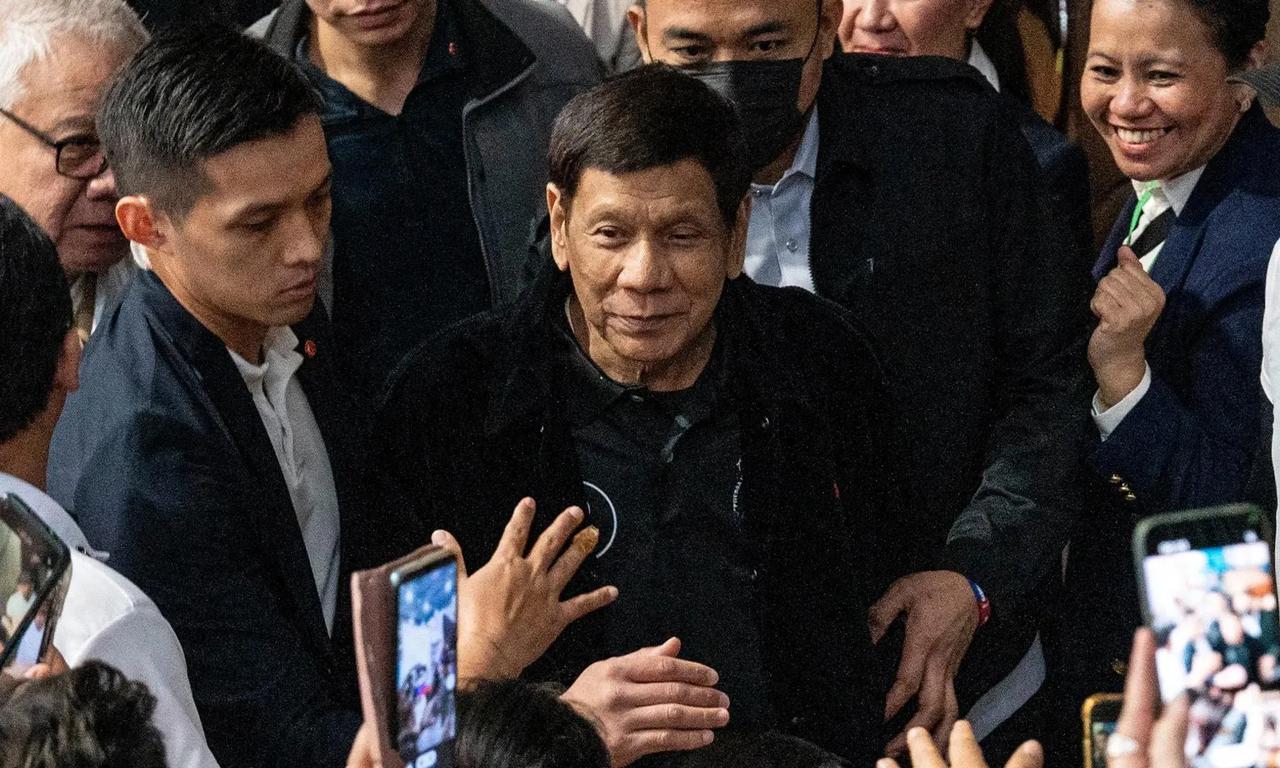 最近国际舆论场上出现了极具讽刺的一幕：同样是被海牙国际刑事法院（ICC）下达逮捕