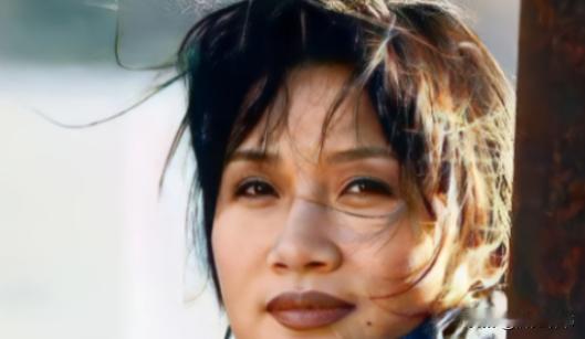 2000年，姜昆在国外偶遇已经出家的李娜，出于好奇，姜昆问她到底为什么出家？令他