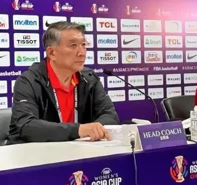 中国女篮101-66战胜韩国女篮获得亚洲杯第三，赛后宫鲁鸣指导、韩旭接受采访时分