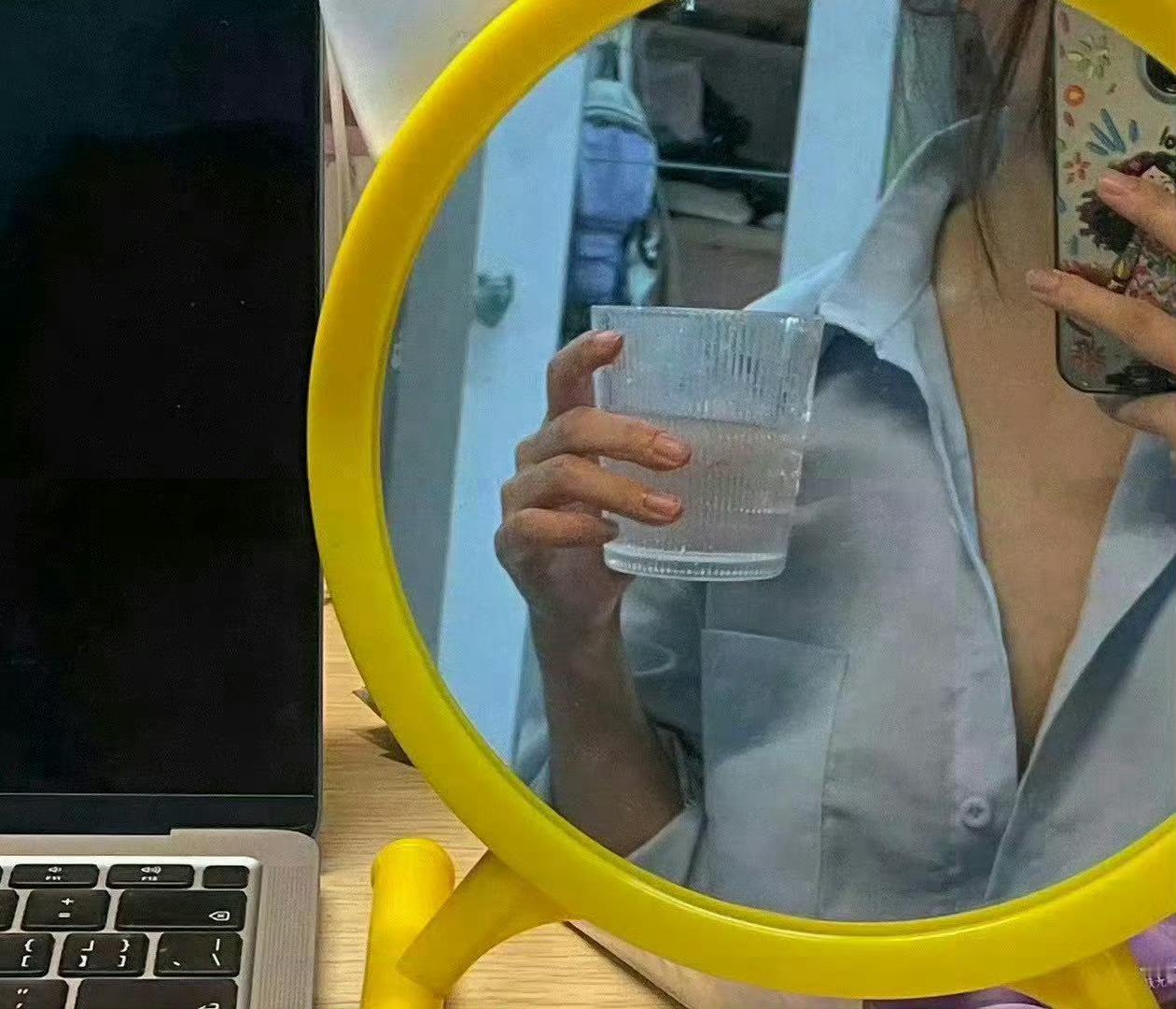 兄弟们我女装好看吗​​​