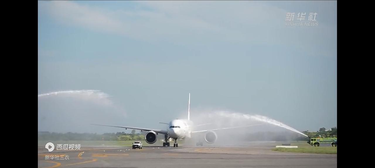 中国与阿根廷建立直接飞机航线。据说整个航程达到20000km。如果一个小时100