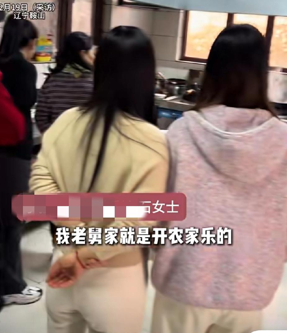 主打一个陪伴！农家乐老板兼厨师的舅舅一人做饭，全家在厨房默默陪伴！外甥女：“没有