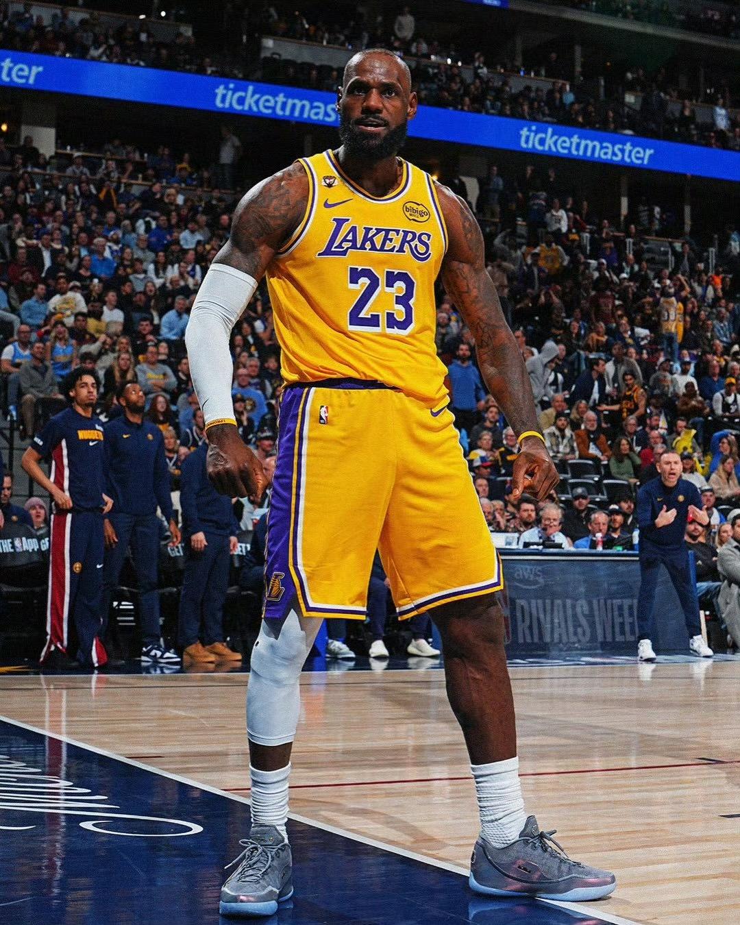 詹姆斯2026开年直接+51，正负值断层碾压全联盟！当全联盟都在等湖人“啃老”