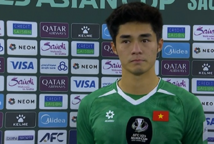 U23亚洲杯半决赛，U23国足3-0战胜越南U23，赛后越南U23门将陈忠坚接受