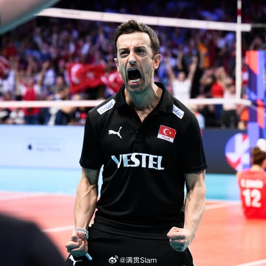 女排🇹🇷主教练丹尼尔·桑塔雷利向TRTSporYildiz发表