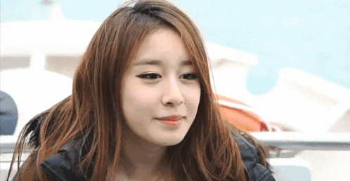 爆笑GIF: 有个这样的女友, 你永远不知道下一刻会发生什么。