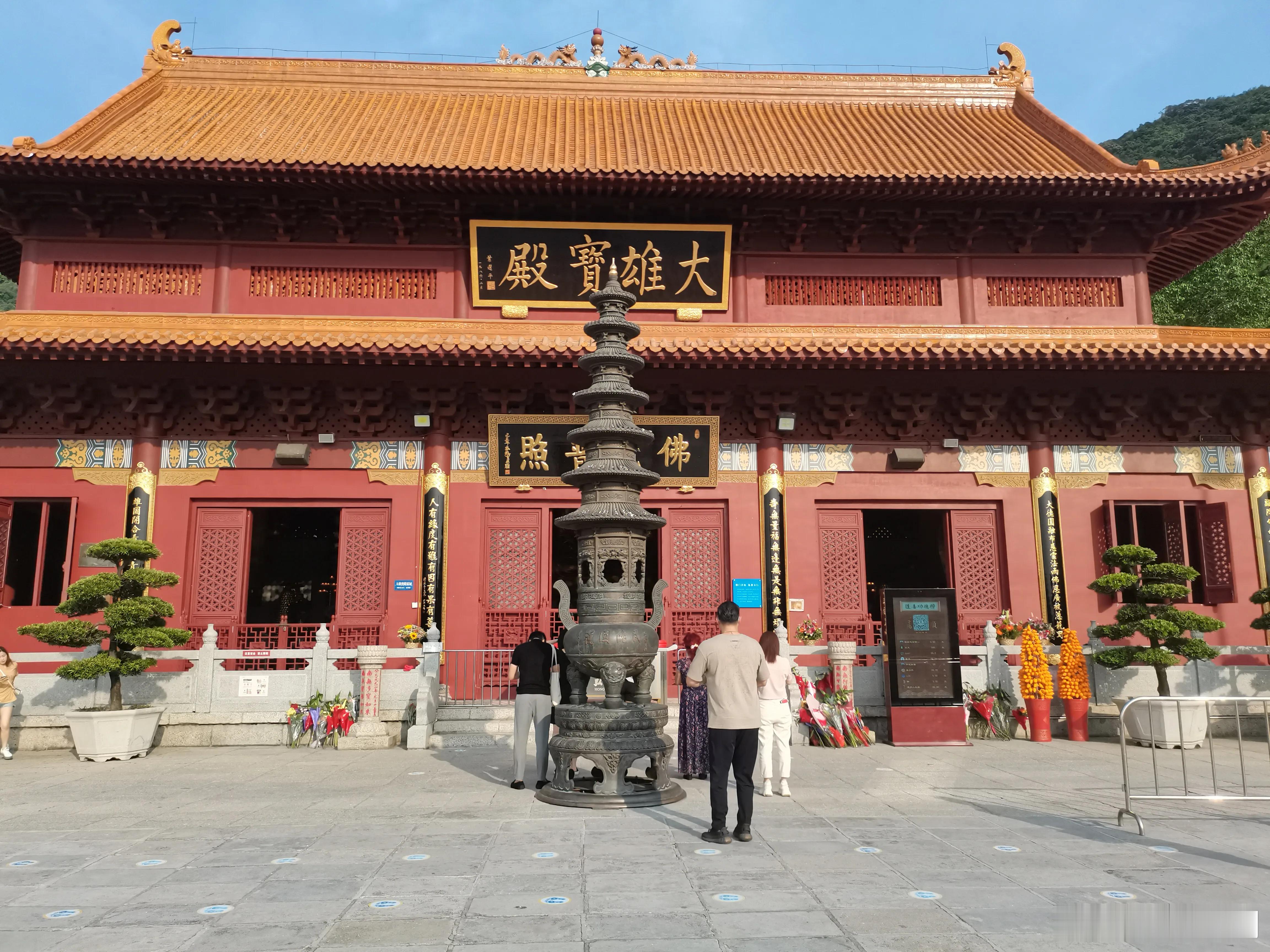 只要去过深圳弘法寺的人，估计会对少林寺的事不屑一顾。深圳这么多有钱的大老板，每年