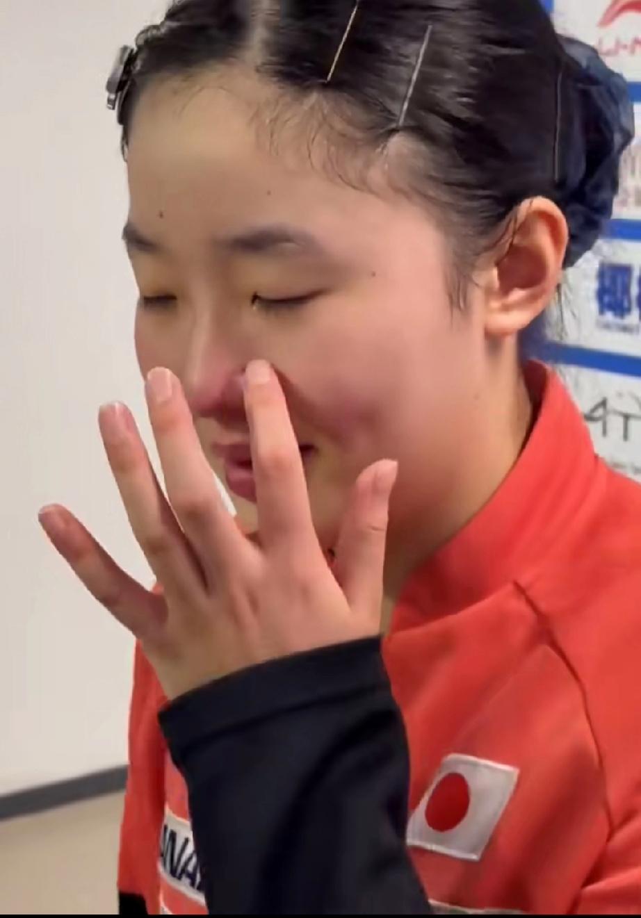 张本美和还是哭了！！这是亚洲杯比赛，张本美和输给蒯曼后的采访，她自己也是很遗