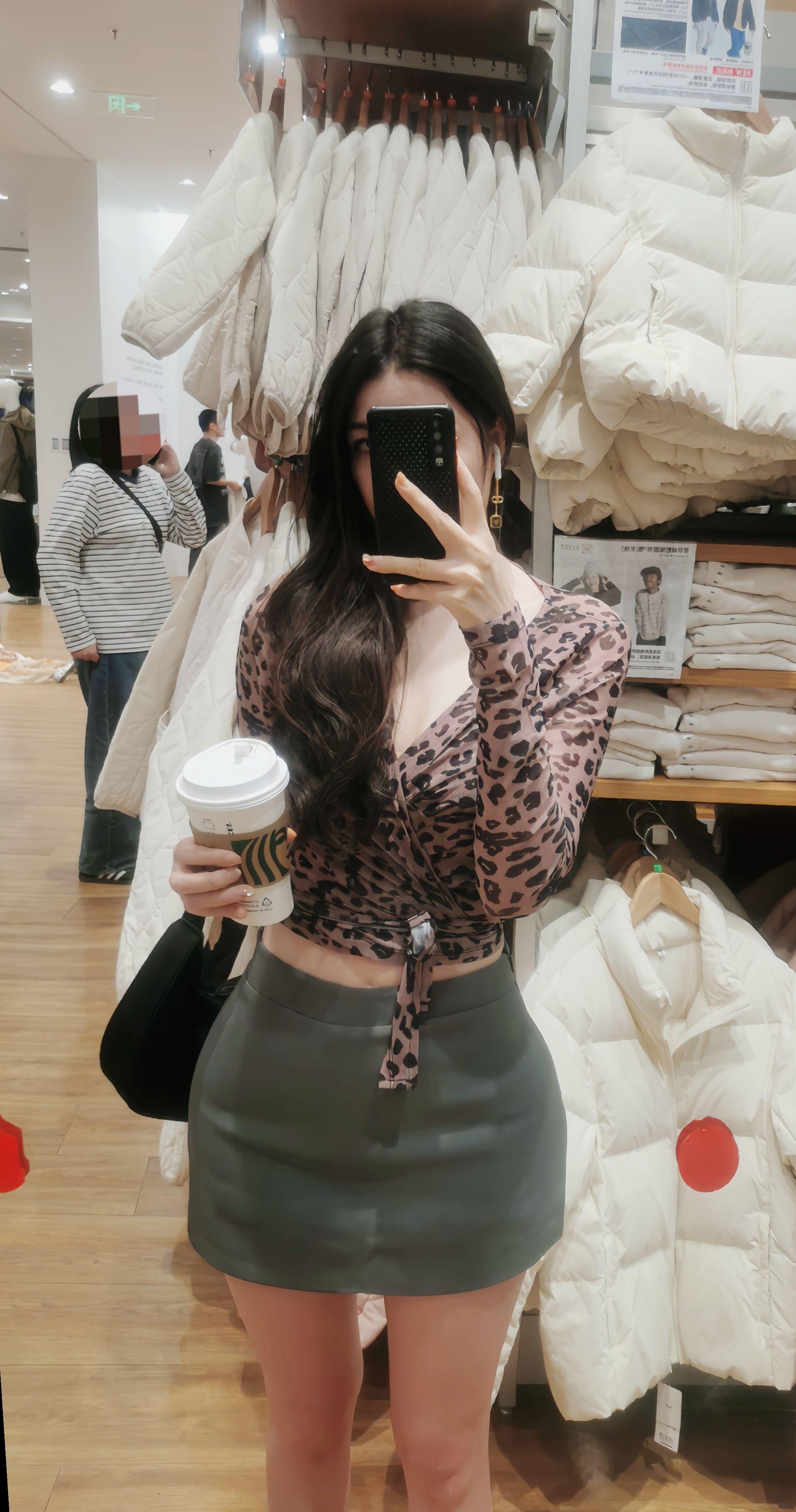 你怎么看起来 那么凶啊。今天有小姐姐夸我很白身材很好 谁懂能得到来自同...