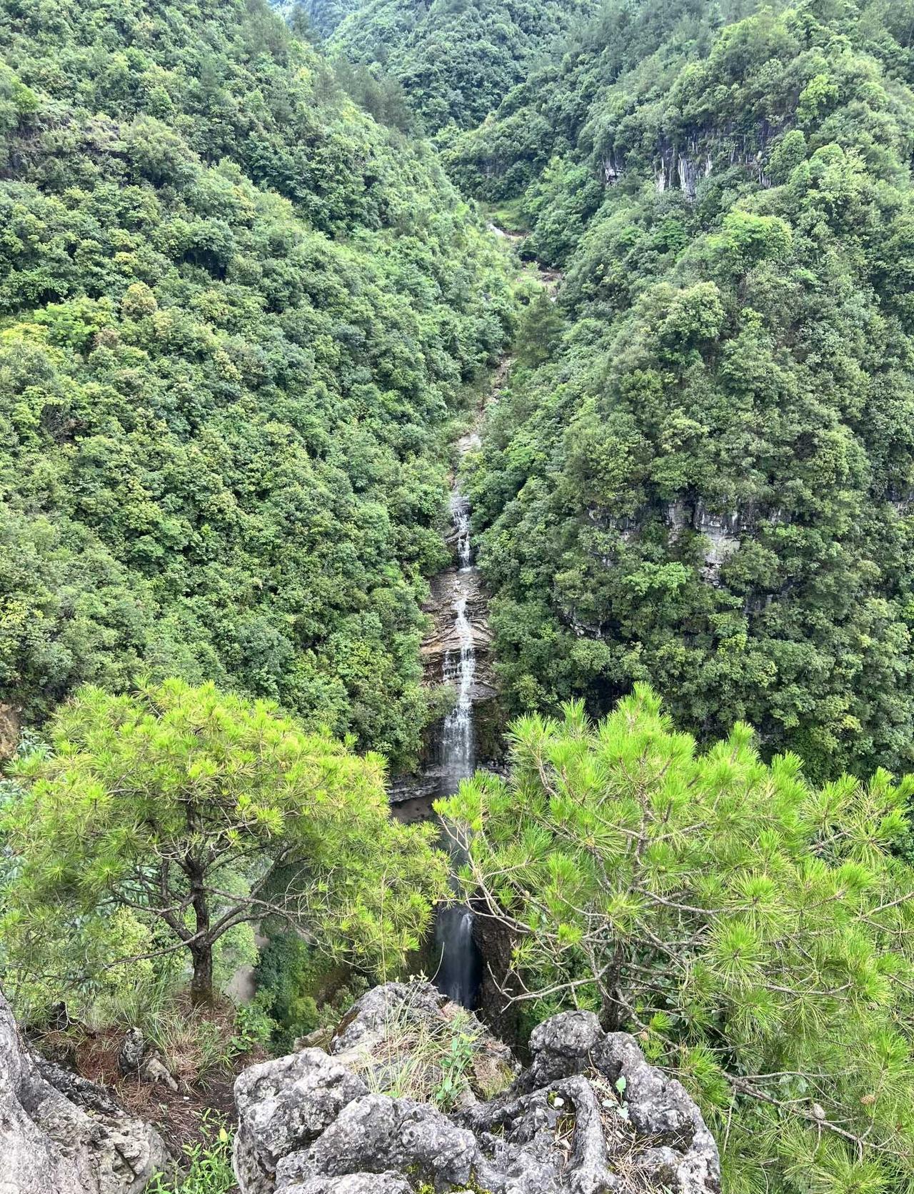 龙里大地之心+摆惹瀑布环线徒步龙里独自徒步散心，贵阳过去约1.2小时，可以领略