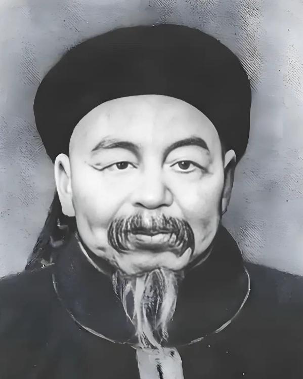 1869年，左宗棠下令斩杀降将董福祥，部将刘松山大骂：“左骡子，我真是瞎了眼！”