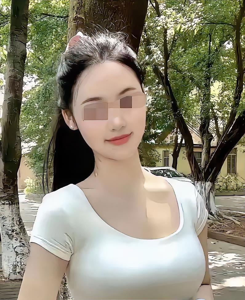 湖南那位98年的中专女老师的事儿，​真是让人五味杂陈。​挺好一个姑娘，职业也