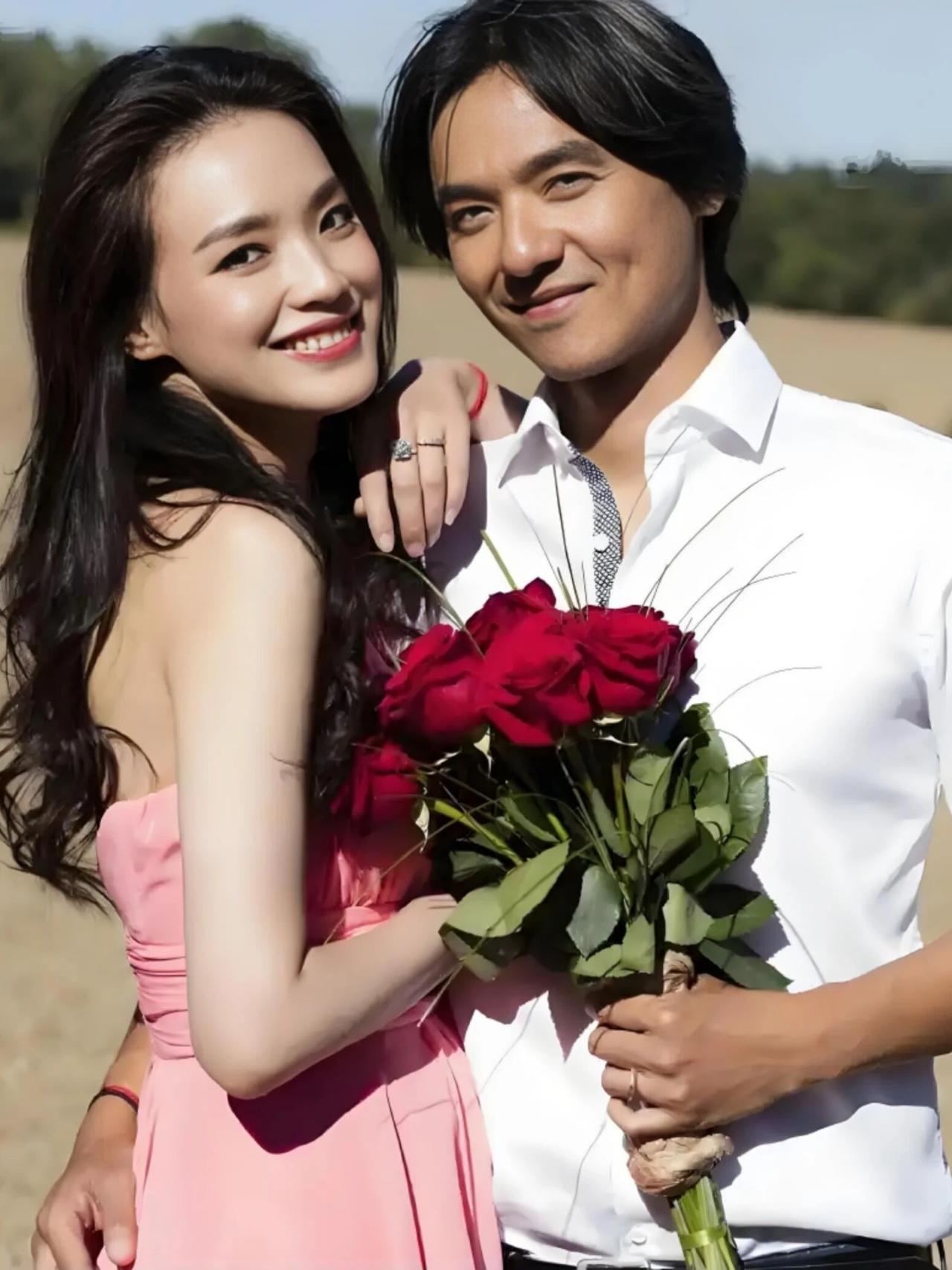 舒淇原名林立慧，从小在台湾的普通家庭长大，爸妈管得严，教育方式比较严厉，她受不了