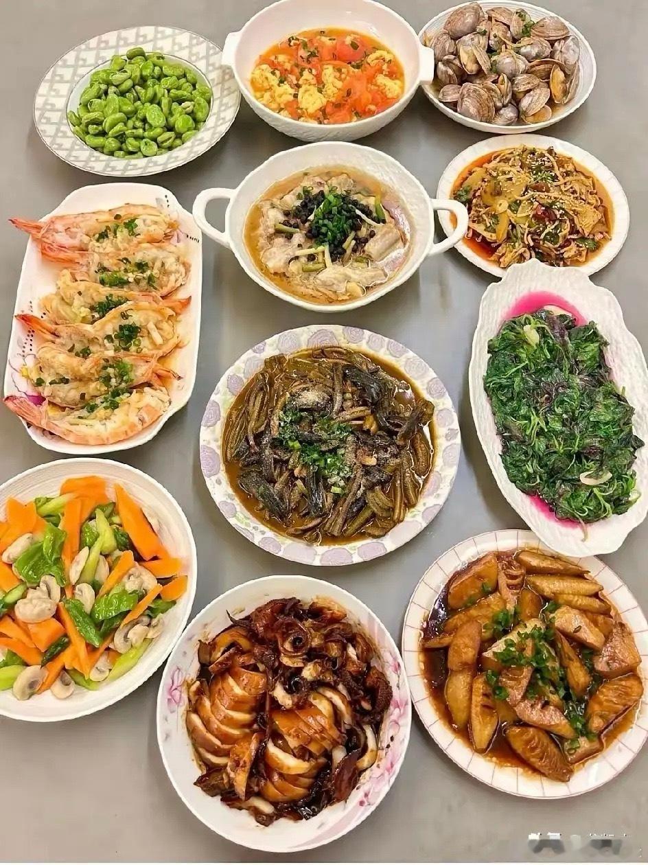 两个朋友同时邀约，你会去谁家吃饭？