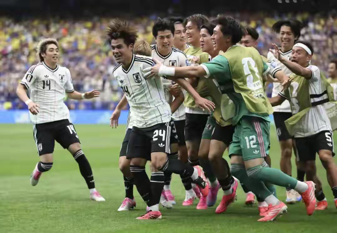 日本再次倒在淘汰赛首轮，被巴西2-1绝杀，5次淘汰赛至今0胜，涉性侵的佐野海舟破