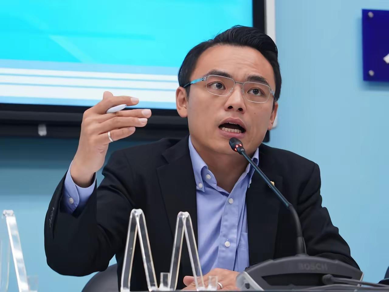 洪孟楷宣布，国民党不再当刹车皮，正合我意！民进党立法委员因为被爆诈领补助，涉嫌