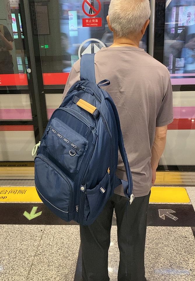 我们村有个人，九十年代干了十多年村主任。在任的时候为人特别霸道，在村里的口碑一直