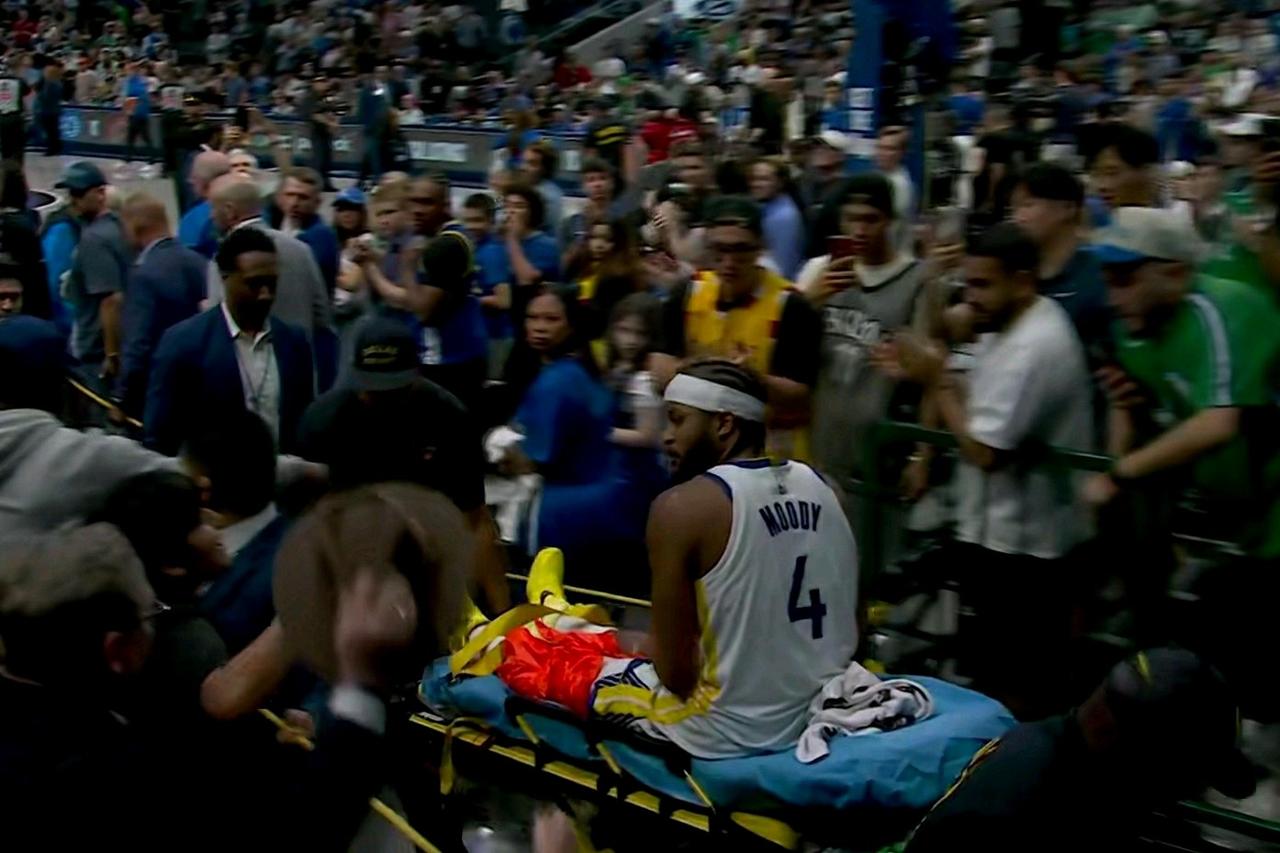 重伤！我必须要给穆迪崇高的敬意！在勇士加时赛战胜独行侠的比赛中发生极其惊悚一幕：