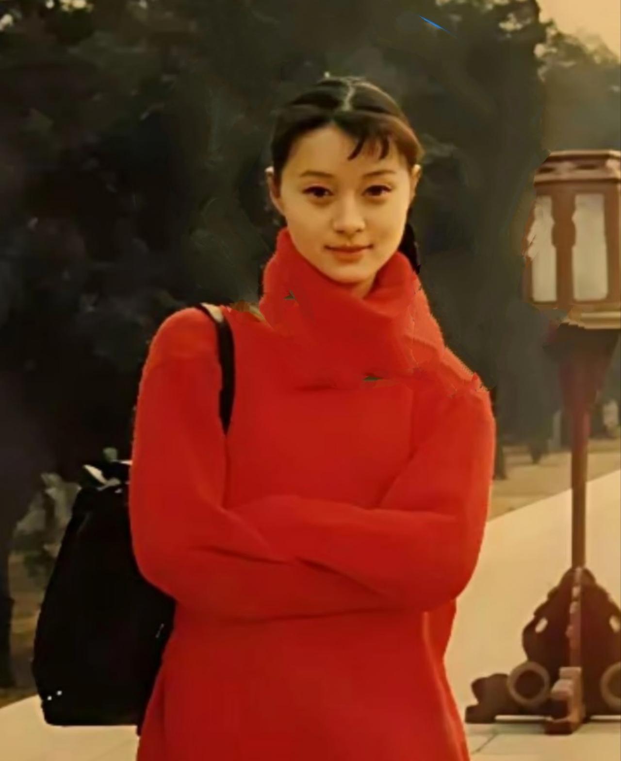 谁说吴越不漂亮！人们形容吴越常常喜欢用“人淡如菊”，“气质如兰”等来夸她。那是不