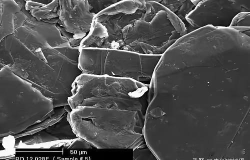 1200吨“黑金”偷偷运往美国，帮忙造导弹卡自家脖子！这事听着就让人来气。不