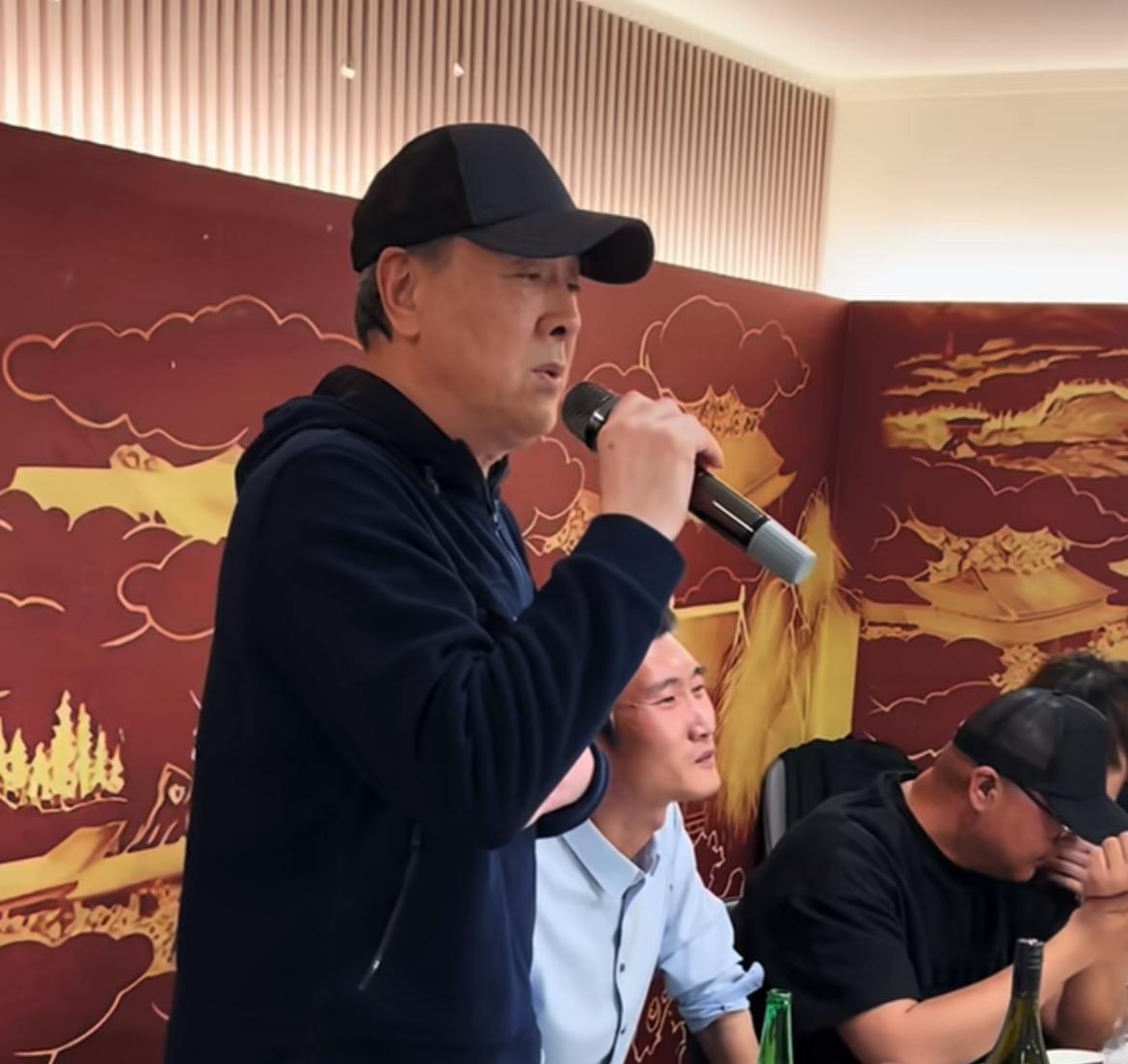 老戏骨王全有“暂居”新西兰过中秋节！现场与诸多国人齐聚一堂，深情演唱《懂你》，