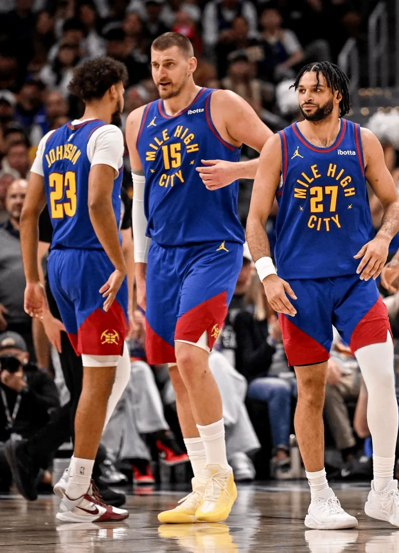 明明纸面战力碾压，为何本赛季对阵勇士打得异常挣扎？核心并非球员能力差距，而是