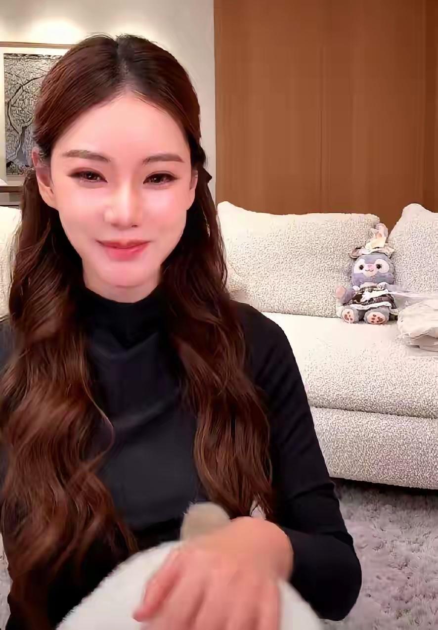 小梅真的是被传了很多次怀孕了，可惜没有成功。兰姐都不急，其他人就不用着急了。人家