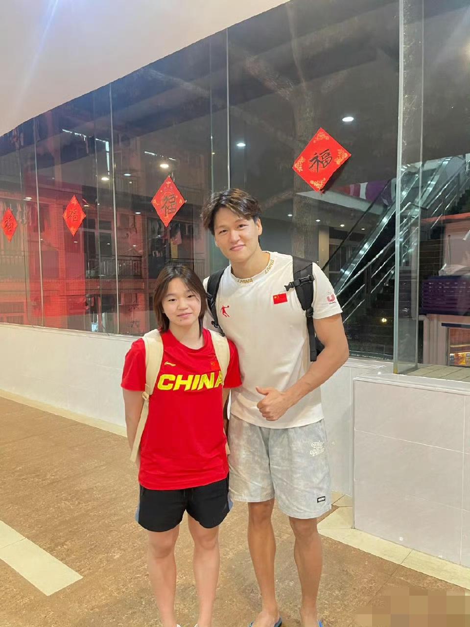 全红婵嗖一下就长大了！18岁再夺金，背后是无数汗水。四年前，14岁的她横空出