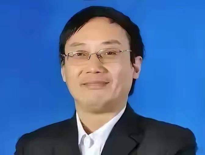 汤家凤8月10日发文怒斥，“个别高校教师出现一些让全国人民惊讶或者愤怒的事，最后