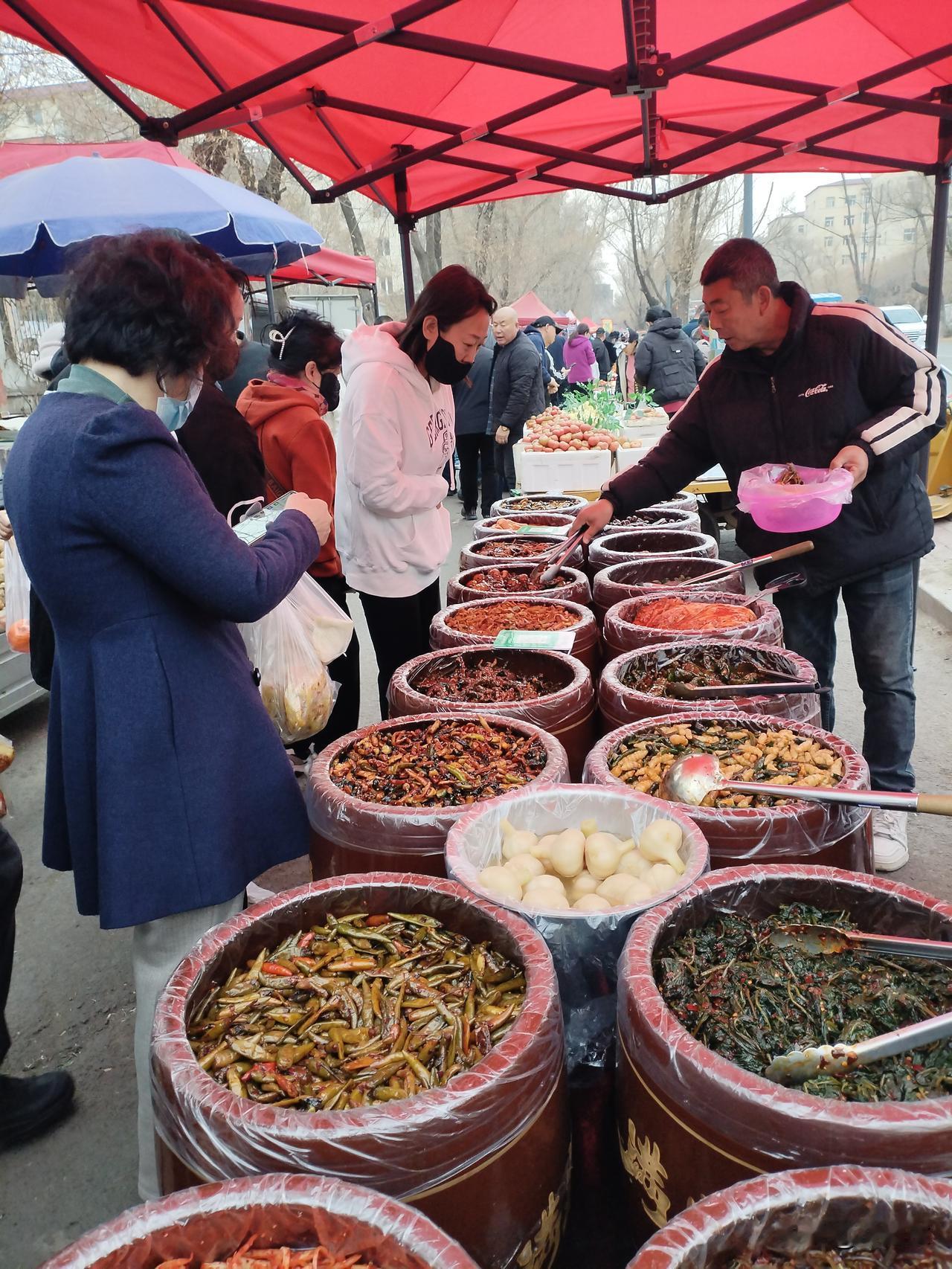 勾乡思五光十色咸菜缸，浸人肺腑散清香。尚未入口魂已醉，请续句……（倘若
