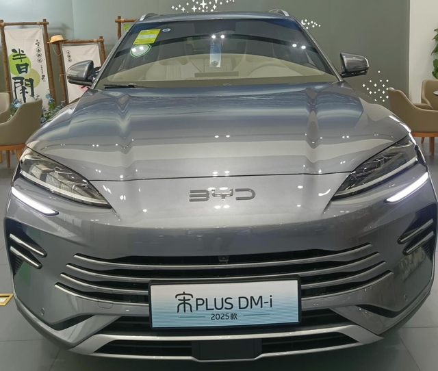 2025款比亚迪宋PLUSDM-i在15-20万的国产中端车市场，2025款