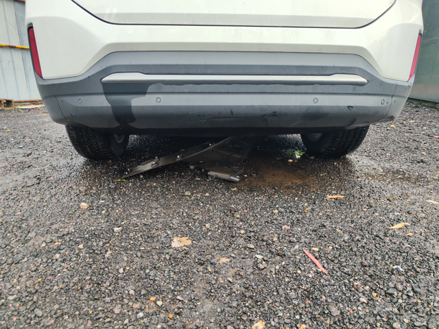 我想知道蔚来的底盘护板是起到什么作用今天车子碰到一个奇葩事情，蔚来ES6的