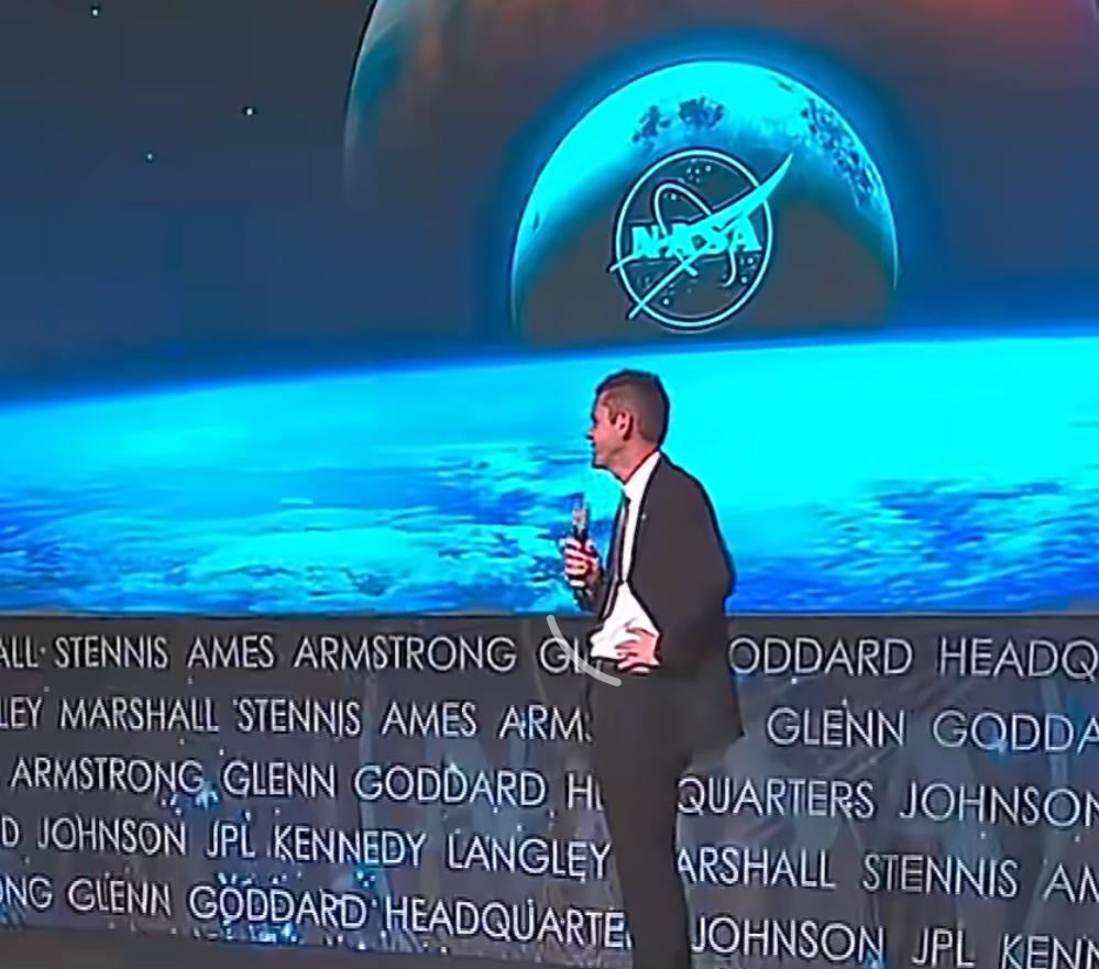 美国NASA宇航局局长吐槽在国际空间站只能吃凉的披萨，而中国的空间站却可以烤鸡翅