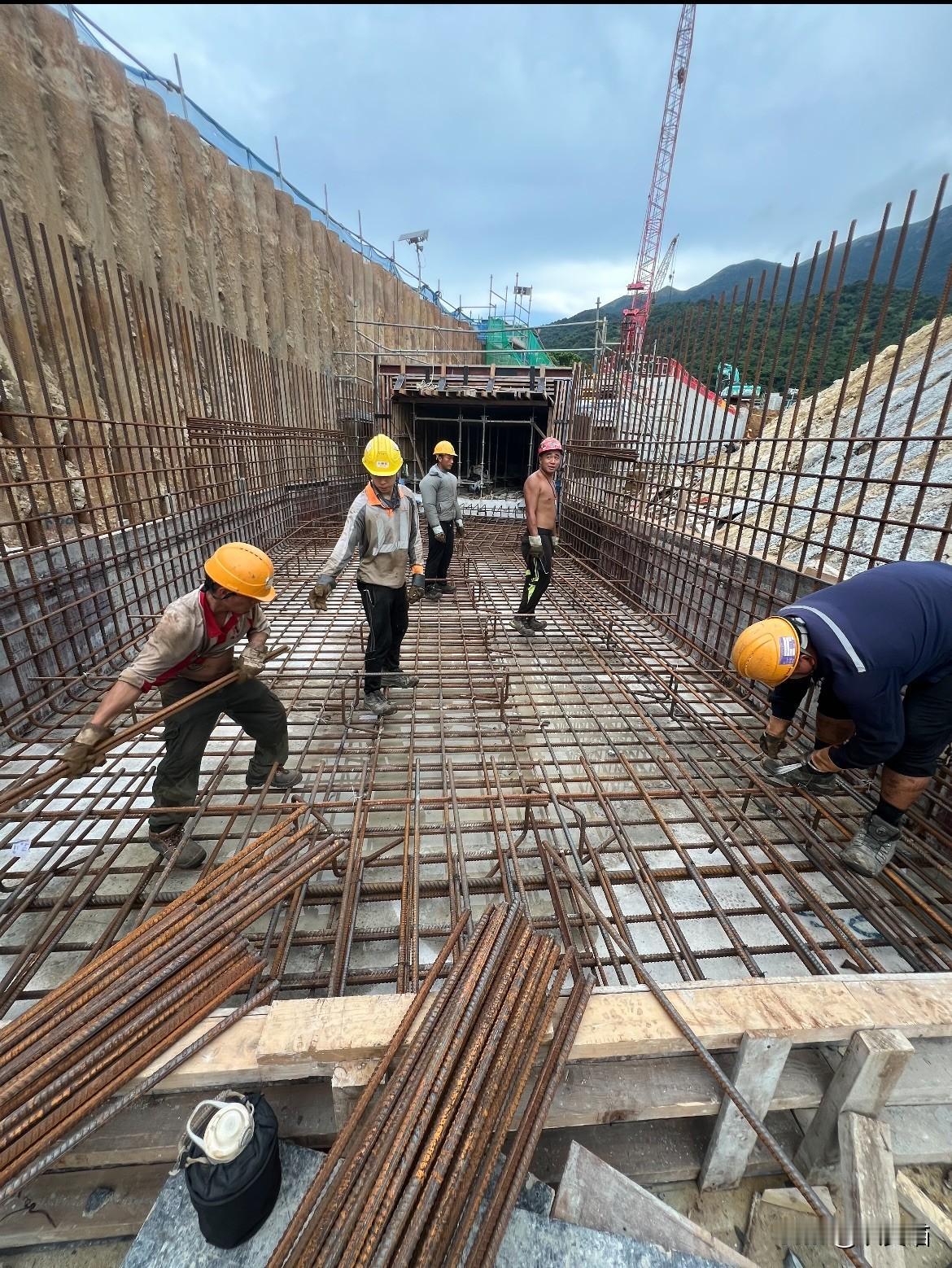 就三个字：没商量！香港这波铁腕操作，看得人脊背发凉又心头一暖。全港200