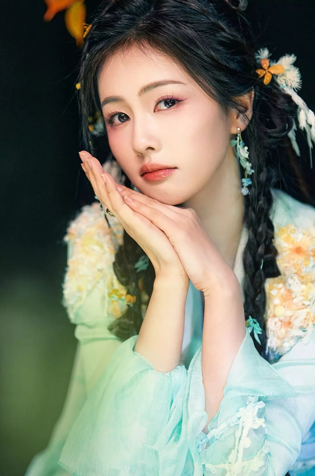 当初白鹿的《白月梵星》没有破万，确实遗憾，但开播一年，还能被观众惦念，时时想起，