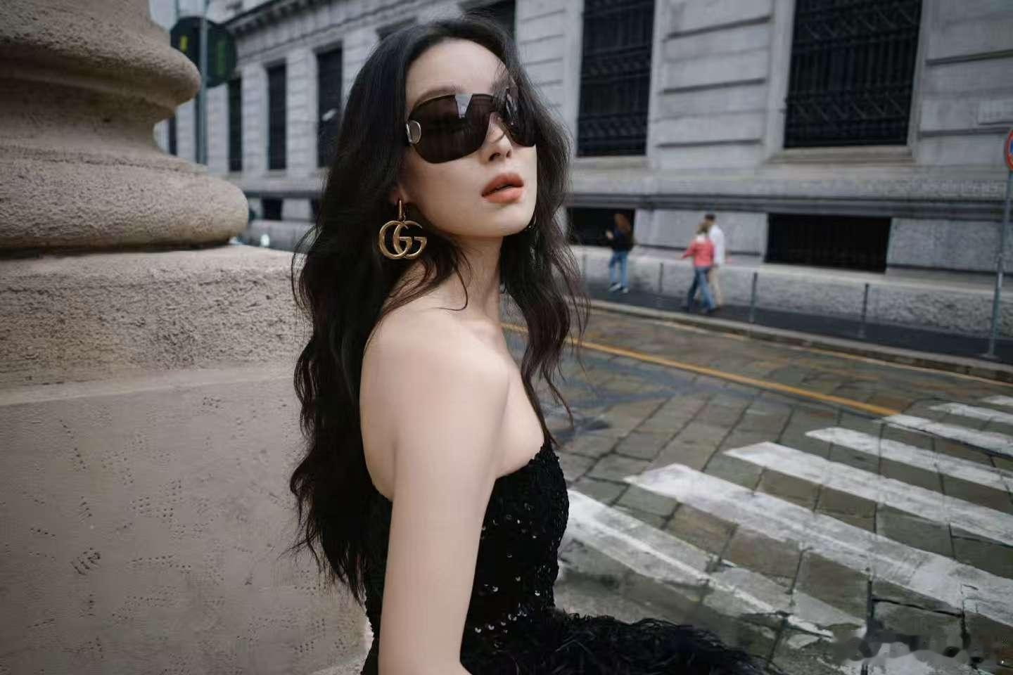 倪妮和你一起同游米兰倪妮米兰街拍倪妮米兰街拍，和你一起同游米兰，[鼓掌][鼓掌]