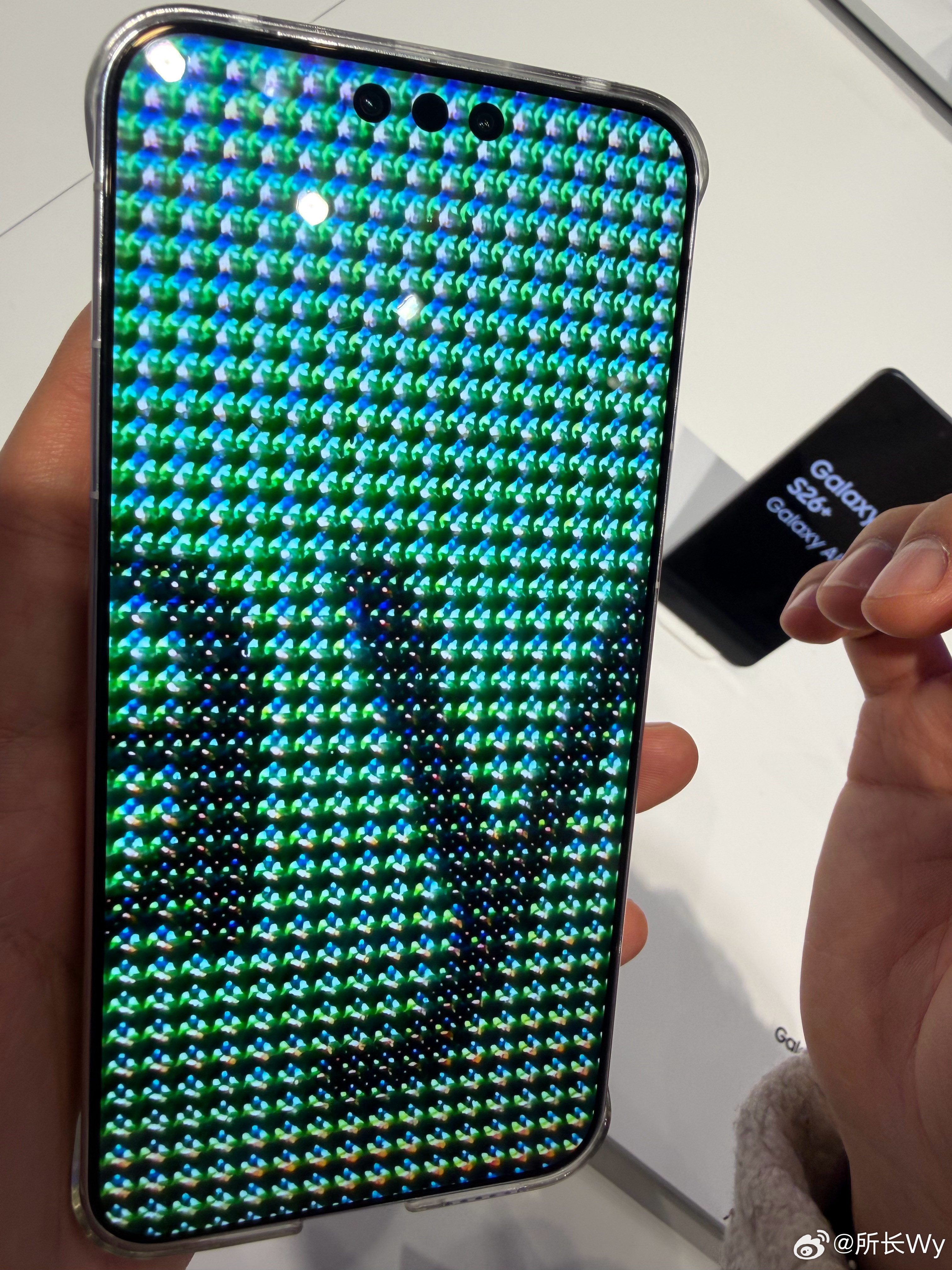 在mwc体验了三星的防窥屏放大看像素点牺牲了一倍mwc2026