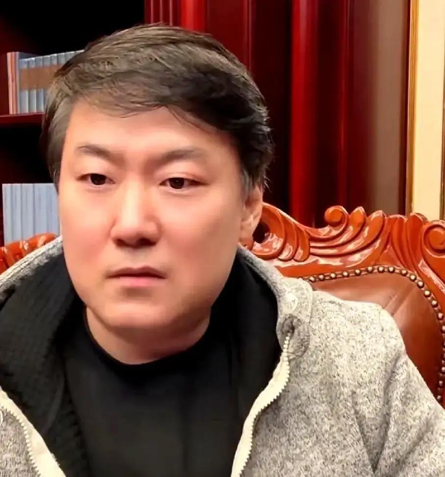 孙俪和刘亦菲同场看秀，座位安排把咖位写脸上。一个被安排在第一排C位，一个坐第